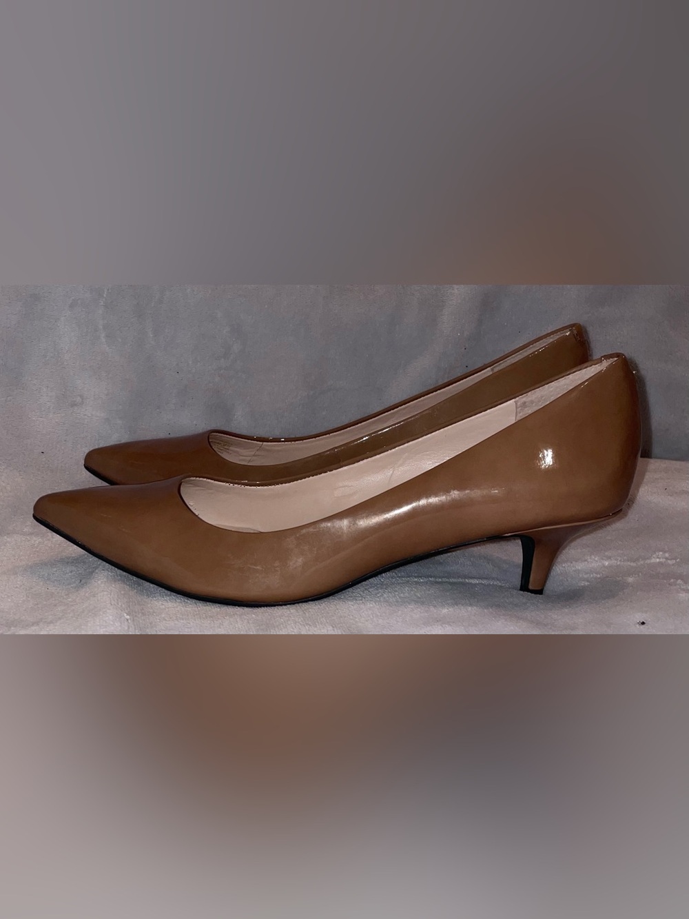 Vince Camuto Womens Size 8.5 Maureen Tan Patent Leather Kitten Heels Pointed Toe - Picture 4 of 12